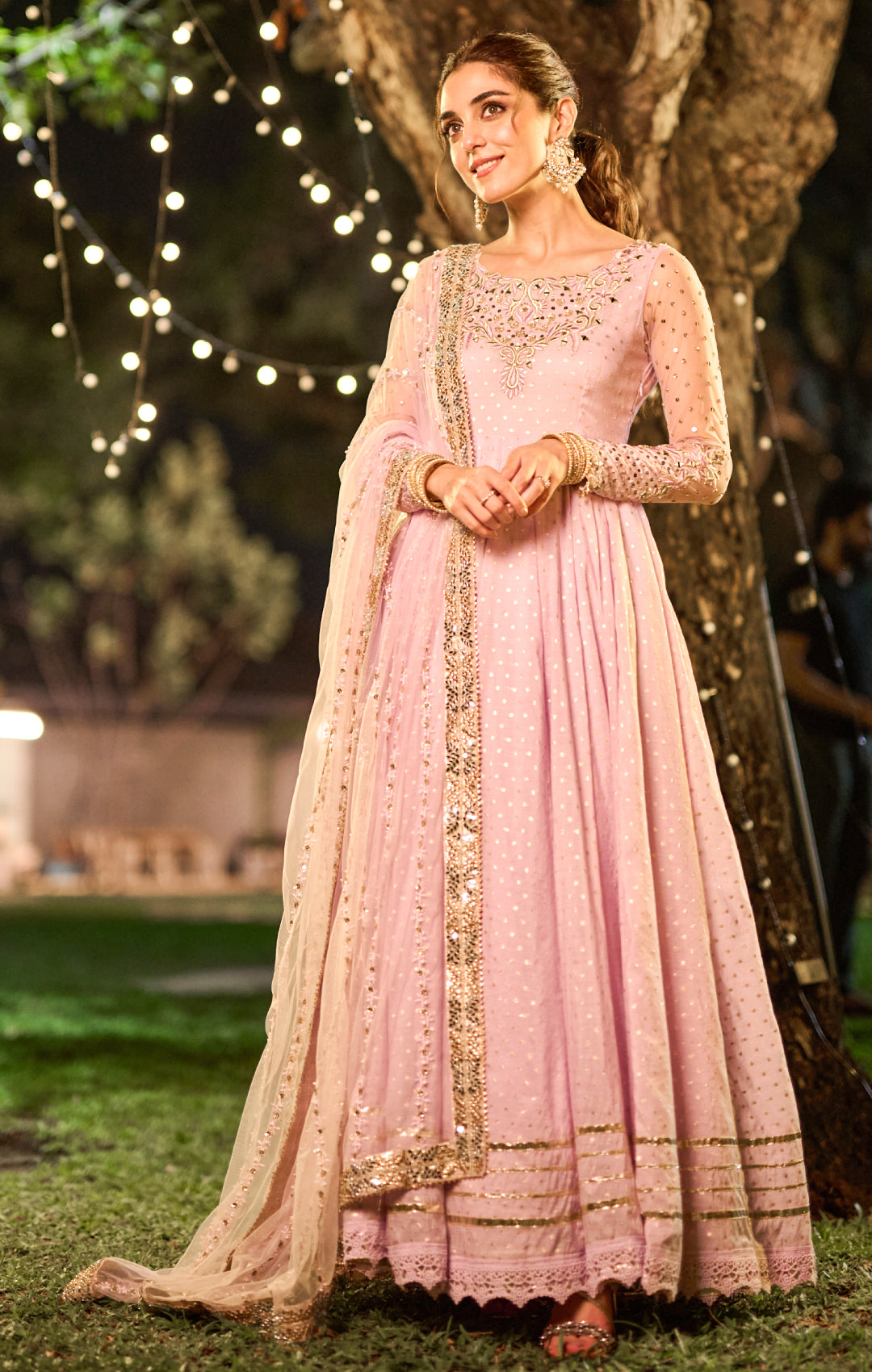 maya ali dresses design Maya Ali channelling old school glamour in Azal. The design features an organza shirt with a blend of Mughal and Art Noveau motifs, a beautiful gota Chata Patti dupatta and Varq printed