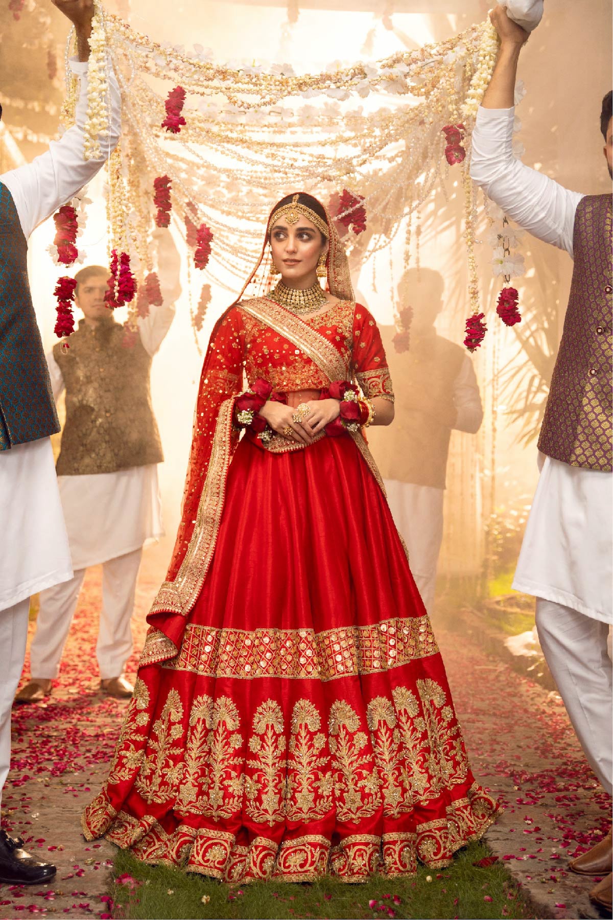 maya ali red dress Mawra, Mahira or Maya: Battle of the red dress